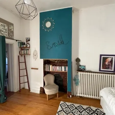 Large Duplex With Terrace And Pool In Vakantiehuis Bordeaux