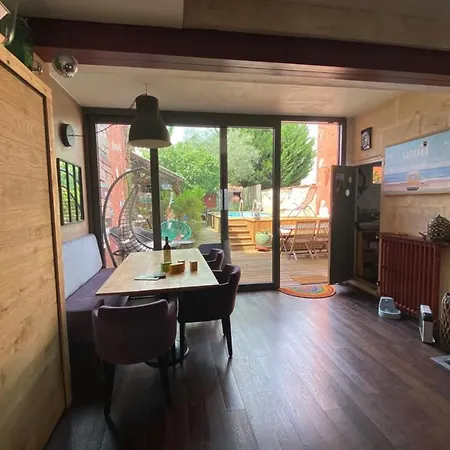 Large Duplex With Terrace And Pool In Bordeaux